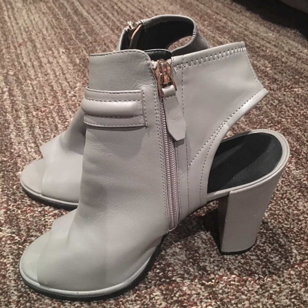 Kenneth Cole Grey Booties